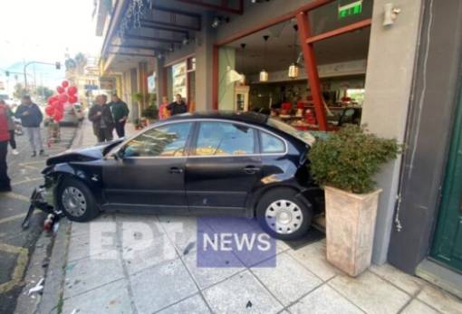 Απίθανο τροχαίο στο κέντρο της Καλαμάτας