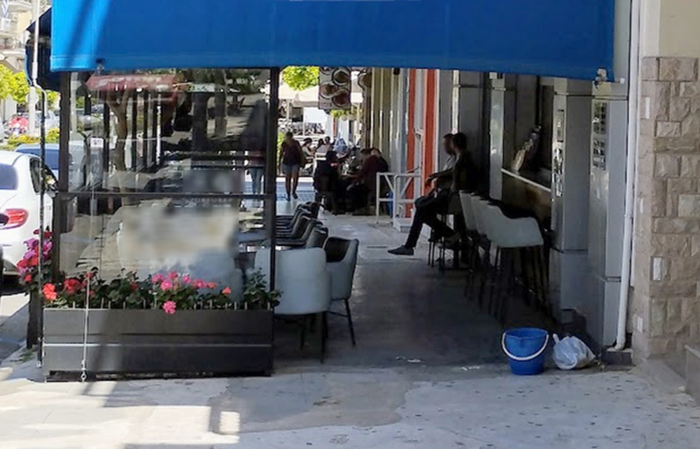 &laquo;&Tau;&rho;&alpha;&pi;&epsilon;&zeta;ά&kappa;&iota;&alpha; έ&xi;&omega;&raquo;, &pi;&epsilon;&zeta;&omicron;ί &sigma;&epsilon; &alpha;&pi;ό&gamma;&nu;&omega;&sigma;&eta; &sigma;&tau;&eta; &Sigma;&pi;ά&rho;&tau;&eta;