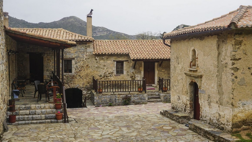 &Omicron; &Iota;ά&kappa;&omega;&beta;&omicron;&sigmaf; &sigma;&tau;&eta; &Mu;&omicron;&nu;ή &Gamma;ό&lambda;&alpha;&sigmaf;[1] (&Tau;&alpha;ΰ&gamma;&epsilon;&tau;&omicron;&sigmaf;)