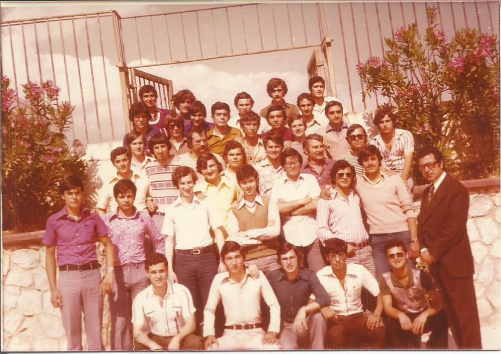 &Omicron; &kappa;&alpha;&theta;&eta;&gamma;&eta;&tau;ή&sigmaf; &mu;&alpha;&sigmaf; &kappa;. &Delta;&eta;&mu;ή&tau;&rho;&eta;&sigmaf; &Kappa;&alpha;&tau;&sigma;&alpha;&phi;ά&nu;&alpha;&sigmaf;