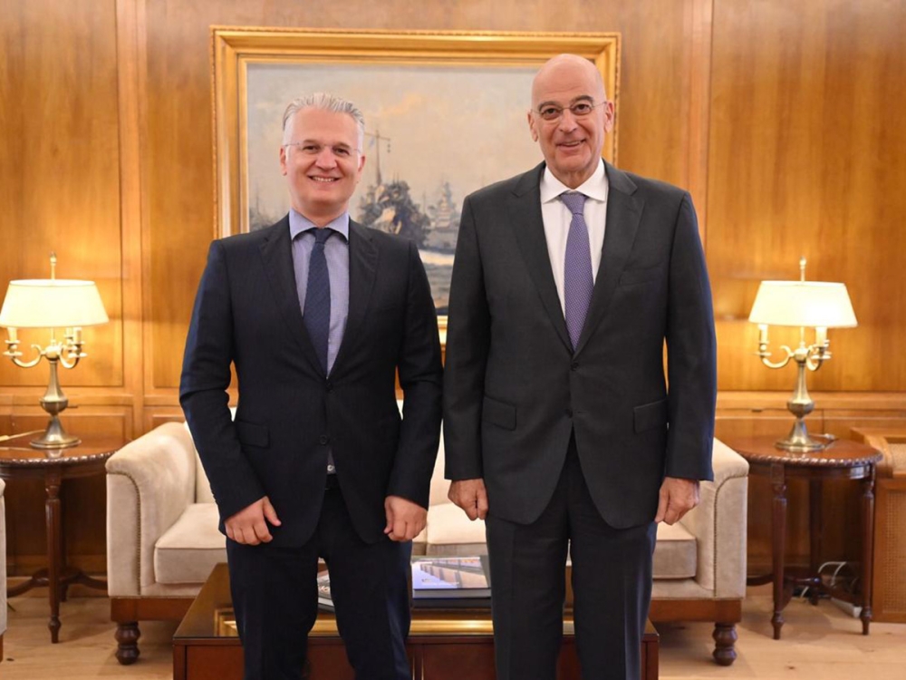 &Sigma;&tau;&omicron;&nu; &upsilon;&pi;&omicron;&upsilon;&rho;&gamma;ό Ά&mu;&upsilon;&nu;&alpha;&sigmaf; &Nu;. &Delta;έ&nu;&delta;&iota;&alpha; &omicron; &pi;&epsilon;&rho;&iota;&phi;&epsilon;&rho;&epsilon;&iota;ά&rho;&chi;&eta;&sigmaf; &Delta;. &Pi;&tau;&omega;&chi;ό&sigmaf;