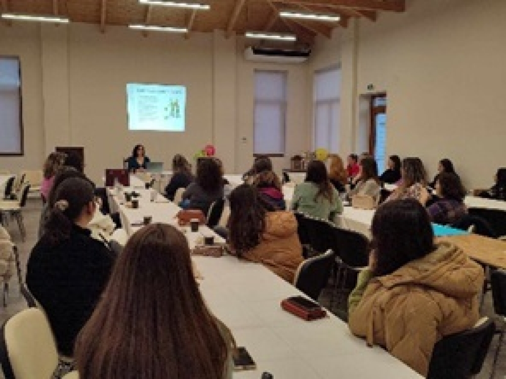 &Epsilon;&kappa;&pi;&alpha;ί&delta;&epsilon;&upsilon;&sigma;&eta;, &sigma;&tau;ή&rho;&iota;&xi;&eta;, &pi;&rho;ό&lambda;&eta;&psi;&eta; &alpha;&pi;ό &tau;&omicron;&nu; &laquo;&Delta;ί&alpha;&upsilon;&lambda;&omicron;&raquo; &sigma;&tau;&eta; &lambda;&alpha;&kappa;&omega;&nu;&iota;&kappa;ή &kappa;&omicron;&iota;&nu;ό&tau;&eta;&tau;&alpha;