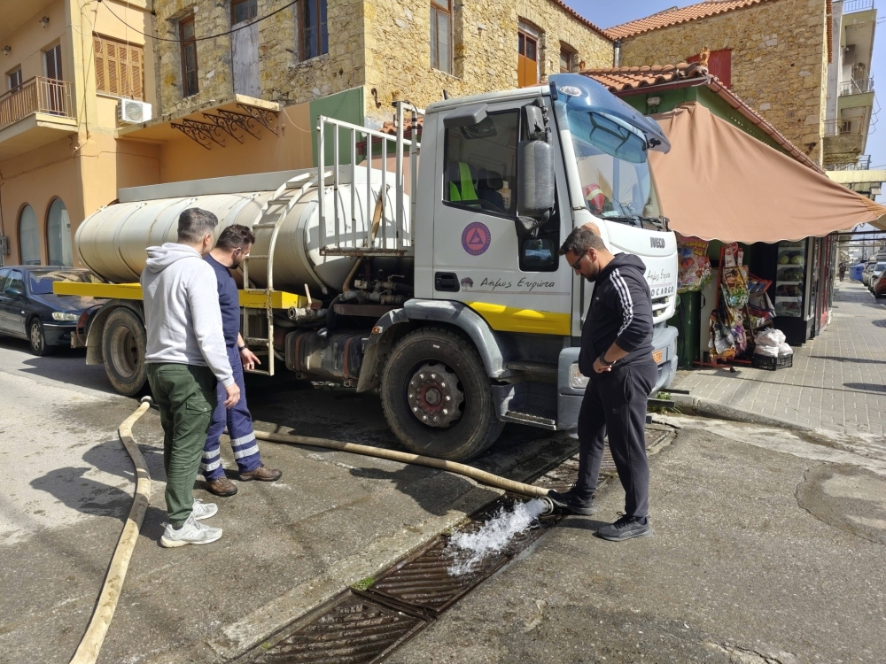 &Tau;&omicron;&hellip; &tau;&epsilon;&rho;&mu;ά&tau;&iota;&sigma;&alpha;&nu; &alpha;&sigma;&upsilon;&nu;&epsilon;ί&delta;&eta;&tau;&omicron;&iota; &sigma;&tau;&eta; &Sigma;&kappa;ά&lambda;&alpha;: &Pi;έ&tau;&alpha;&xi;&alpha;&nu; &beta;&omicron;&theta;&rho;&omicron;&lambda;ύ&mu;&alpha;&tau;&alpha; &sigma;&tau;&omicron;&nu; &alpha;&gamma;&omega;&gamma;ό &omicron;&mu;&beta;&rho;ί&omega;&nu;