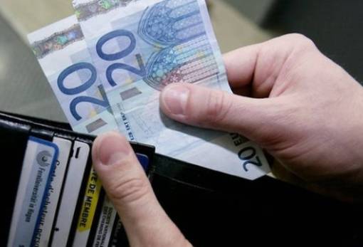 Κατώτατος μισθός: Κλιμακώνεται η αντιπαράθεση για το ύψος της αύξησης