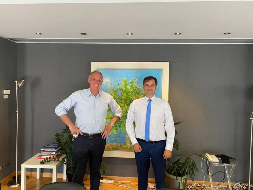 &Eta; &gamma;&upsilon;&nu;&alpha;&iota;&kappa;&epsilon;ί&alpha; &epsilon;&pi;&iota;&chi;&epsilon;&iota;&rho;&eta;&mu;&alpha;&tau;&iota;&kappa;ό&tau;&eta;&tau;&alpha; &sigma;&tau;&omicron; &epsilon;&pi;ί&kappa;&epsilon;&nu;&tau;&rho;&omicron; &tau;&eta;&sigmaf; &sigma;&upsilon;&nu;ά&nu;&tau;&eta;&sigma;&eta;&sigmaf; &Delta;&omicron;ύ&kappa;&alpha;-&Theta;&epsilon;&omicron;&chi;ά&rho;&eta;