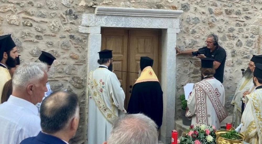 &Lambda;&alpha;&mu;&pi;&rho;ά &tau;&alpha; &theta;&upsilon;&rho;&alpha;&nu;&omicron;ί&xi;&iota;&alpha; &tau;&omicron;&upsilon; &Iota;&Nu; &Kappa;&omicron;&iota;&mu;ή&sigma;&epsilon;&omega;&sigmaf; &Theta;&epsilon;&omicron;&tau;ό&kappa;&omicron;&upsilon; &sigma;&tau;&eta;&nu; &Alpha;&pi;&iota;&delta;έ&alpha; (&Phi;&Omega;&Tau;&Omicron;)