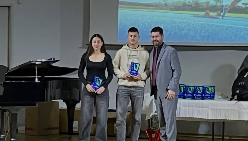 &Tau;&rho;ί&alpha; &pi;&alpha;&iota;&delta;&iota;ά, &mu;ί&alpha; &omicron;&mu;ά&delta;&alpha;, έ&nu;&alpha; ό&nu;&epsilon;&iota;&rho;&omicron; &gamma;&iota;&alpha; &tau;&omicron;&nu; &Gamma;&Alpha;&Sigma; &Epsilon;&upsilon;&rho;ώ&tau;&alpha;