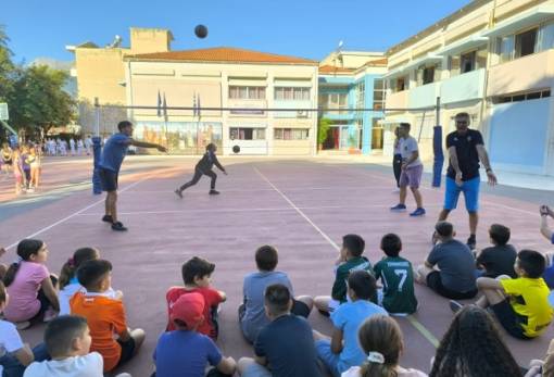Επίδειξη βόλεϊ από τον Σπαρτιατικό στο 1ο Δημοτικό Σπάρτης