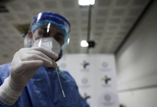 Σε έξαρση ο κορωνοϊός κι αυτό το καλοκαίρι