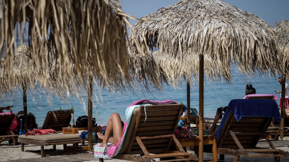 &Sigma;&tau;&eta;&nu; &laquo;&alpha;&theta;έ&alpha;&tau;&eta;&raquo; &Lambda;&alpha;&kappa;&omega;&nu;ί&alpha; &omicron;&iota; &laquo;&alpha;&pi;ά&tau;&eta;&tau;&epsilon;&sigmaf; &pi;&alpha;&rho;&alpha;&lambda;ί&epsilon;&sigmaf;&raquo;