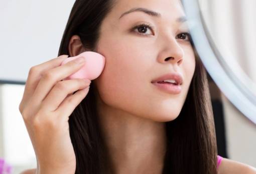 3 λάθη που κάνεις με τα σφουγγαράκια του μακιγιάζ σου