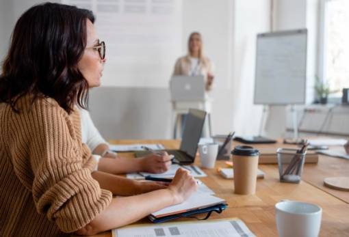 ΔΥΠΑ: 17.000 ευρώ για δημιουργία επιχείρησης από ανέργους 30-59 ετών με έμφαση στις γυναίκες