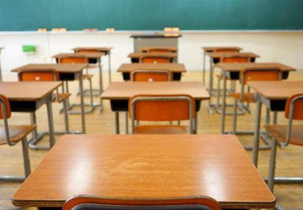 &Pi;&alpha;&rho;&alpha;&mu;έ&nu;&omicron;&upsilon;&nu; 18.000 &kappa;&epsilon;&nu;ά &epsilon;&kappa;&pi;&alpha;&iota;&delta;&epsilon;&upsilon;&tau;&iota;&kappa;ώ&nu; &sigma;&tau;&alpha; &sigma;&chi;&omicron;&lambda;&epsilon;ί&alpha;