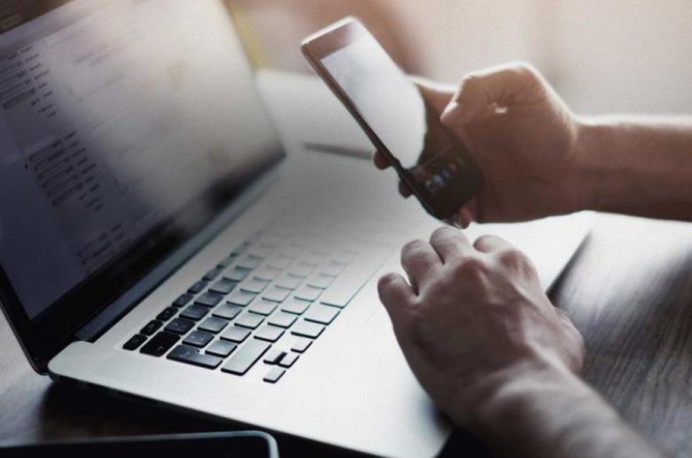 &Tau;&omicron; &delta;&iota;&kappa;ό &sigma;&alpha;&sigmaf; &sigma;&chi;ό&lambda;&iota;&omicron;: &Eta;&lambda;&epsilon;&kappa;&tau;&rho;&omicron;&nu;&iota;&kappa;έ&sigmaf; &tau;&eta;&lambda;&epsilon;&phi;&omega;&nu;&iota;&kappa;έ&sigmaf; &alpha;&pi;ά&tau;&epsilon;&sigmaf;