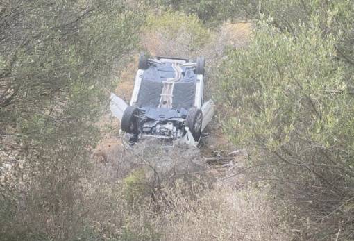 Όχημα έπεσε σε γκρεμό στα Τάλαντα Μονεμβασίας (ΦΩΤΟ)