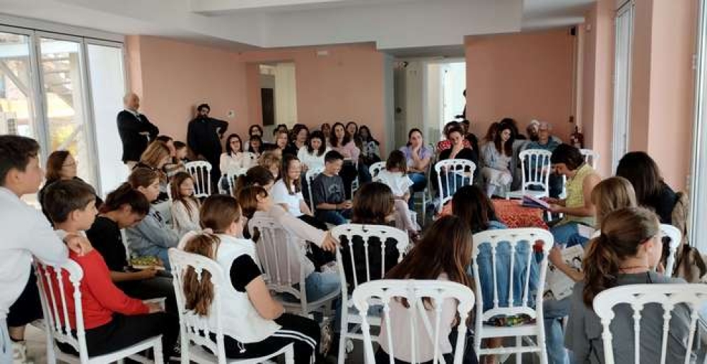 &Mu;&epsilon; &epsilon;&pi;&iota;&tau;&upsilon;&chi;ί&alpha; &epsilon;&omicron;&rho;&tau;ά&sigma;&tau;&eta;&kappa;&epsilon; &eta; &Pi;&alpha;&gamma;&kappa;ό&sigma;&mu;&iota;&alpha; &Eta;&mu;έ&rho;&alpha; &Beta;&iota;&beta;&lambda;ί&omicron;&upsilon; &sigma;&tau;&eta; &Mu;&omicron;&nu;&epsilon;&mu;&beta;&alpha;&sigma;&iota;ά