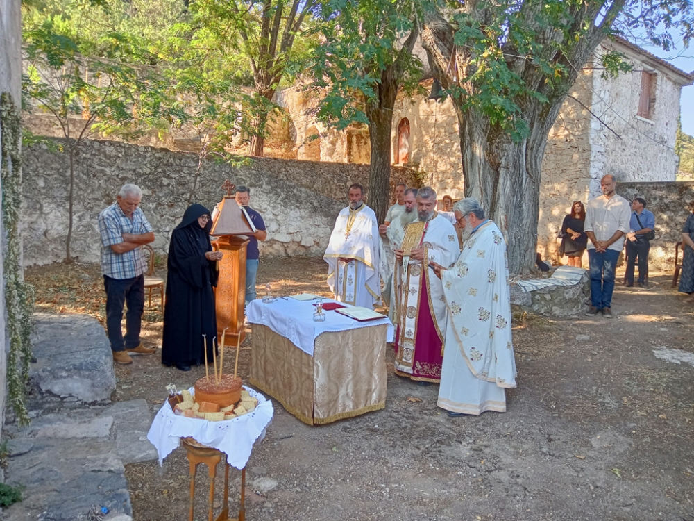 &Sigma;&tau;&eta; &Mu;&omicron;&nu;ή &Alpha;&gamma;ί&alpha;&sigmaf; &Tau;&rho;&iota;ά&delta;&omicron;&sigmaf; &Kappa;&alpha;&lambda;&alpha;&theta;ί&omicron;&upsilon; Ό&rho;&omicron;&upsilon;&sigmaf; &Kappa;&alpha;&lambda;&alpha;&mu;ά&tau;&alpha;&sigmaf;