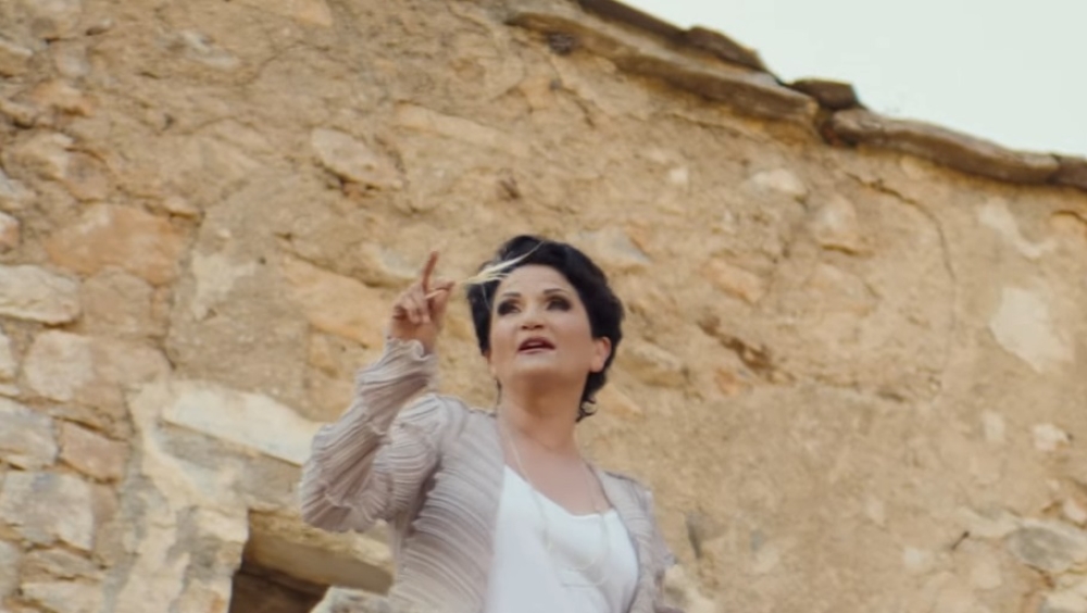 &Sigma;&tau;&eta; &Mu;ά&nu;&eta; &gamma;&iota;&alpha; &gamma;&upsilon;&rho;ί&sigma;&mu;&alpha;&tau;&alpha;  &eta; Ά&lambda;&kappa;&eta;&sigma;&tau;&iota;&sigmaf;