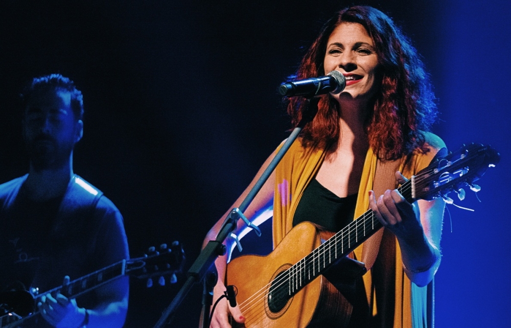 &Sigma;&tau;&eta; &Sigma;&pi;ά&rho;&tau;&eta; &eta; &Lambda;. &Kappa;&alpha;&rho;&alpha;&kappa;ώ&sigma;&tau;&alpha; &gamma;&iota;&alpha; έ&nu;&alpha; live &sigma;&tau;&omicron; Billy&rsquo;s Cafe!