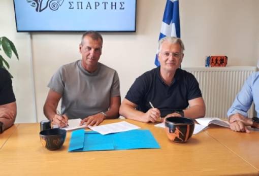 Έπεσαν οι υπογραφές για τη συντήρηση του οδικού δικτύου της ΔΕ Πελλάνας