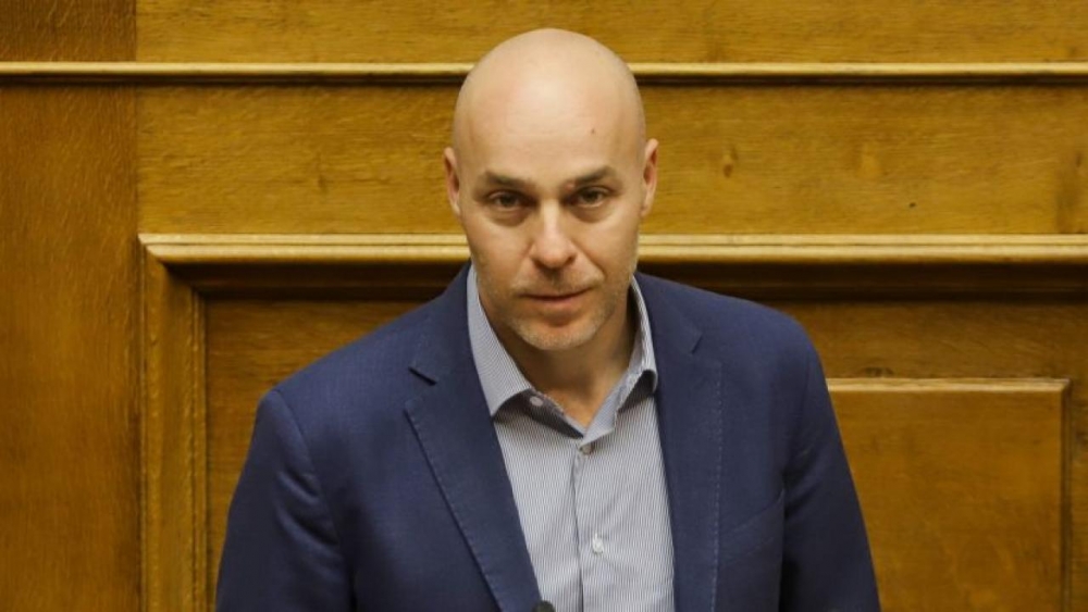 &Sigma;&tau;&omicron; &Gamma;ύ&theta;&epsilon;&iota;&omicron; &omicron; &upsilon;&phi;&upsilon;&pi;&omicron;&upsilon;&rho;&gamma;ό&sigmaf; &Pi;&epsilon;&rho;&iota;&beta;ά&lambda;&lambda;&omicron;&nu;&tau;&omicron;&sigmaf; &gamma;&iota;&alpha; &tau;&omicron;&upsilon;&sigmaf; &delta;&alpha;&sigma;&iota;&kappa;&omicron;ύ&sigmaf; &chi;ά&rho;&tau;&epsilon;&sigmaf;