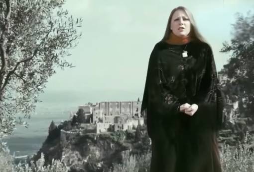 «Παναγιά μου, Παναγιά μου»: Όταν η Eurovision έγινε βήμα διαμαρτυρίας κατά του «Αττίλα» με φόντο τον Μυστρά