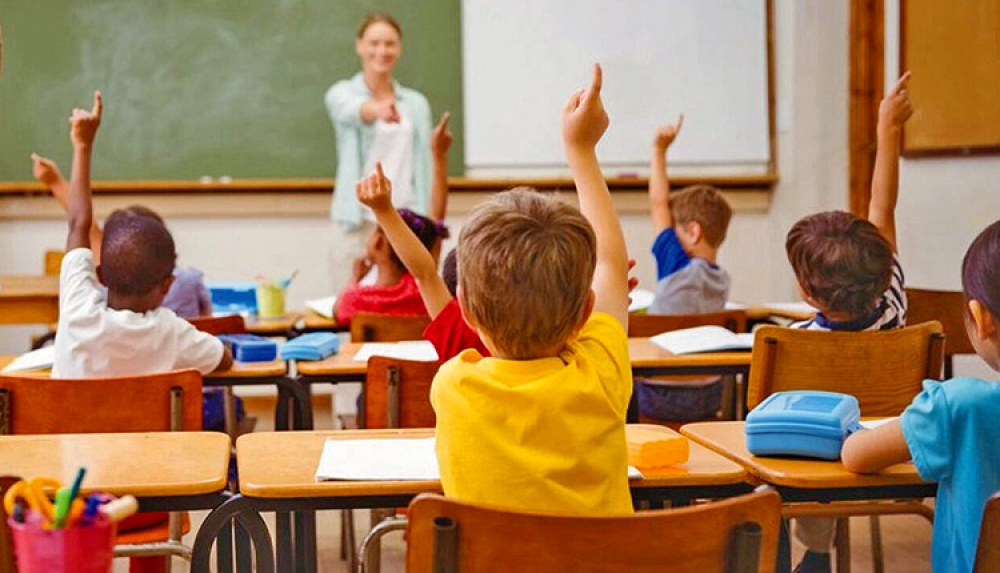 &Delta;&eta;&mu;&omicron;&tau;&iota;&kappa;ά &sigma;&chi;&omicron;&lambda;&epsilon;ί&alpha;: &Eta; &alpha;&lambda;&lambda;&alpha;&gamma;ή &sigma;&tau;&omicron; &omega;&rho;ά&rho;&iota;&omicron; &alpha;&pi;&omicron;&chi;ώ&rho;&eta;&sigma;&eta;&sigmaf; &tau;&omega;&nu; &mu;&alpha;&theta;&eta;&tau;ώ&nu;