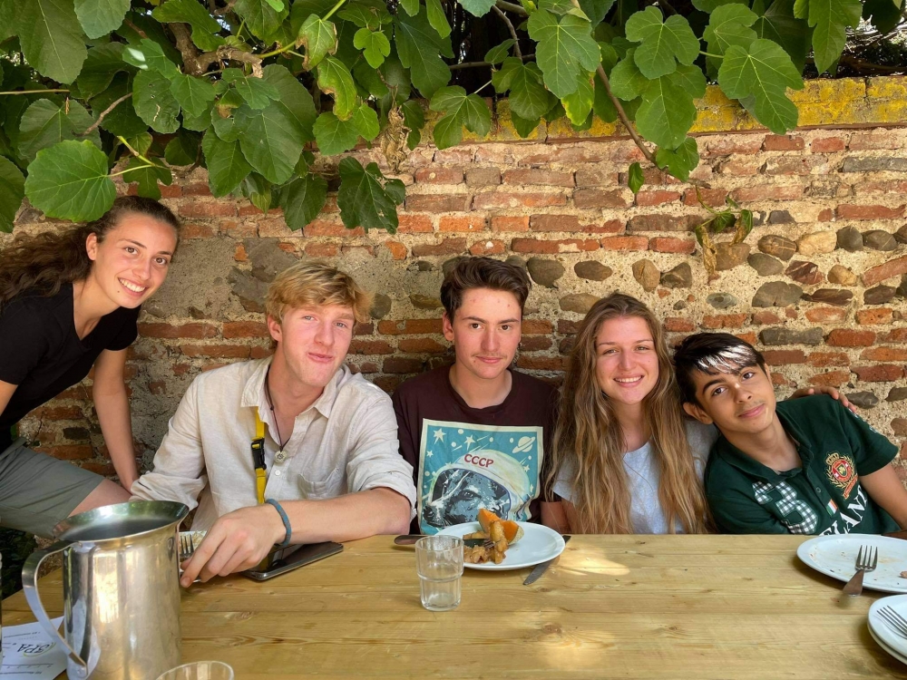 &Epsilon;&nu;&theta;&omicron;&upsilon;&sigma;&iota;&alpha;&sigma;&mu;έ&nu;&omicron;&iota; &alpha;&pi;ό &tau;&eta;&nu; &epsilon;&mu;&pi;&epsilon;&iota;&rho;ί&alpha; &tau;&omicron;&upsilon; Erasmus+ &omicron;&iota; &phi;&omicron;&iota;&tau;&eta;&tau;έ&sigmaf; &tau;&eta;&sigmaf; &Sigma;&pi;ά&rho;&tau;&eta;&sigmaf;