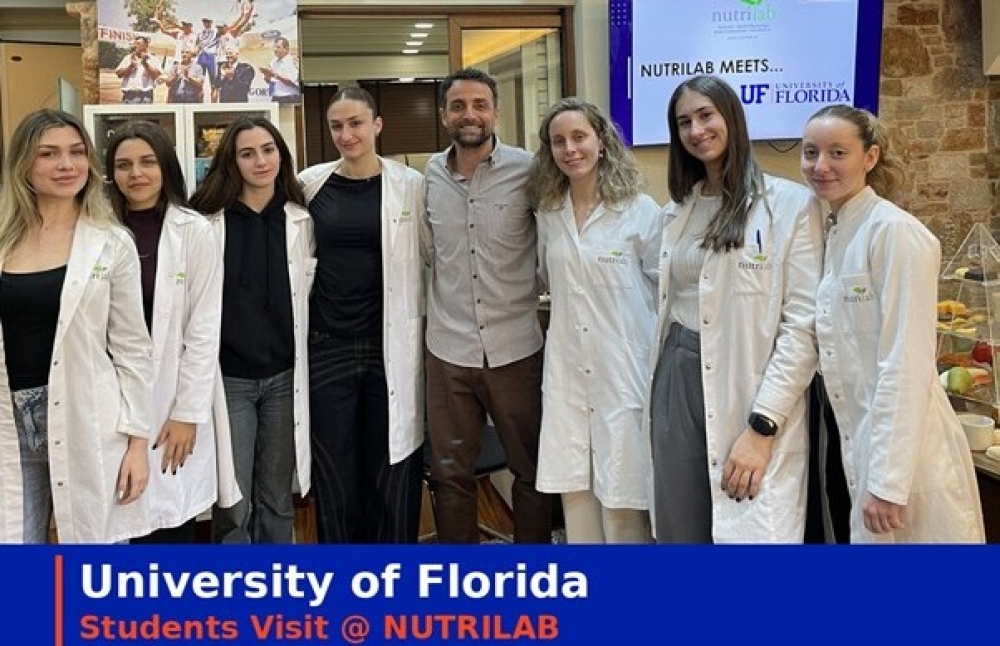 &Alpha;&mu;&epsilon;&rho;&iota;&kappa;&alpha;&nu;&omicron;ί &phi;&omicron;&iota;&tau;&eta;&tau;έ&sigmaf; &epsilon;&pi;&iota;&sigma;&tau;&eta;&mu;ώ&nu; &Upsilon;&gamma;&epsilon;ί&alpha;&sigmaf; &sigma;&tau;&omicron; &Epsilon;&rho;&gamma;&alpha;&sigma;&tau;ή&rho;&iota;&omicron; NutriLab &Alpha;&theta;ή&nu;&alpha;&sigmaf;