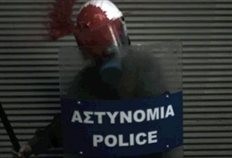 &Tau;&omicron; &laquo;&alpha;&pi;&alpha;&gamma;&omicron;&rho;&epsilon;&upsilon;&mu;έ&nu;&omicron;&raquo; &sigma;&pi;&omicron;&tau; &tau;&omicron;&upsilon; &beta;&rho;&alpha;&beta;&epsilon;&upsilon;&mu;έ&nu;&omicron;&upsilon; &sigma;&kappa;&eta;&nu;&omicron;&theta;έ&tau;&eta; &Gamma;. &Zeta;ώ&eta; &gamma;&iota;&alpha; &tau;&eta; &phi;&epsilon;&tau;&iota;&nu;ή Biennale