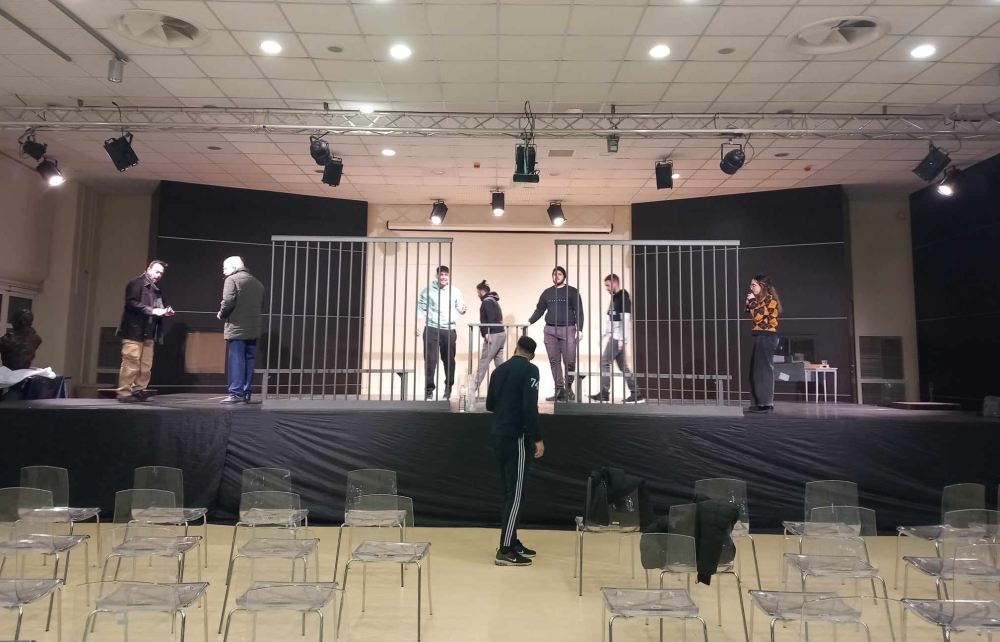 &Xi;&epsilon;&tau;&upsilon;&lambda;ί&gamma;&omicron;&nu;&tau;&alpha;&iota; &omicron;&iota; &laquo;&Mu;&iota;&kappa;&rho;έ&sigmaf; &Iota;&sigma;&tau;&omicron;&rho;ί&epsilon;&sigmaf; &Phi;ό&nu;&omega;&nu;&raquo; &tau;&eta;&sigmaf; &Epsilon;&Theta;&Omicron;&Lambda;