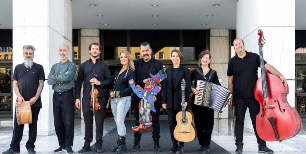 &laquo;&Tau;&alpha; &Chi;&rho;&iota;&sigma;&tau;&omicron;ύ&gamma;&epsilon;&nu;&nu;&alpha; &tau;&omicron;&upsilon; &Kappa;&alpha;&rho;&alpha;&gamma;&kappa;&iota;ό&zeta;&eta; &sigma;&tau;&omicron; &Pi;&alpha;&rho;ί&sigma;&iota;&raquo;