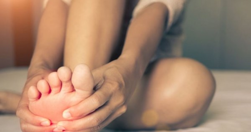 &Gamma;&iota;&alpha;&tau;ί &mu;&alpha;&sigmaf; &pi;&iota;ά&nu;&omicron;&upsilon;&nu; &pi;&epsilon;&rho;&iota;&sigma;&sigma;ό&tau;&epsilon;&rho;&epsilon;&sigmaf; &kappa;&rho;ά&mu;&pi;&epsilon;&sigmaf; &sigma;&tau;&alpha; &pi;ό&delta;&iota;&alpha; &epsilon;&iota;&delta;&iota;&kappa;ά &tau;&omicron; &kappa;&alpha;&lambda;&omicron;&kappa;&alpha;ί&rho;&iota;;