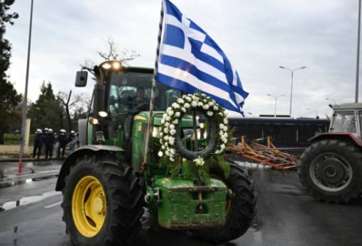 Κλιμακώνεται η ανησυχία σε τουρισμό και εμπόριο λόγω του παρατεταμένου αδιεξόδου στα μπλόκα