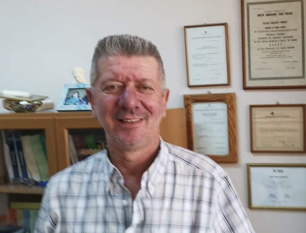 &Omicron;&iota; &Kappa;&rho;&omicron;&kappa;&epsilon;έ&sigmaf; &kappa;&alpha;&iota; &omicron; &Delta;. &Epsilon;&upsilon;&rho;ώ&tau;&alpha; &pi;&epsilon;&nu;&theta;&omicron;ύ&nu; &tau;&omicron;&nu; &chi;&alpha;&mu;ό &tau;&omicron;&upsilon; &alpha;&nu;&tau;&iota;&delta;&eta;&mu;ά&rho;&chi;&omicron;&upsilon; &Pi;. &Pi;&omicron;&lambda;&omicron;&lambda;&omicron;ύ