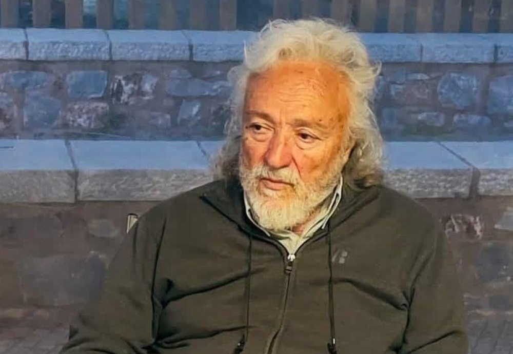 40 &mu;έ&rho;&epsilon;&sigmaf; &chi;&omega;&rho;ί&sigmaf; &tau;&omicron;&nu; &Kappa;&upsilon;&rho;&iota;ά&kappa;&omicron; &Kappa;ά&sigma;&sigma;&eta;: &Sigma;&tau;&eta;&nu; &Kappa;&alpha;&iota;&sigma;&alpha;&rho;&iota;&alpha;&nu;ή &tau;&omicron; &mu;&nu;&eta;&mu;ό&sigma;&upsilon;&nu;&omicron; &tau;&omicron;&upsilon; &Mu;&alpha;&nu;&iota;ά&tau;&eta; &sigma;&upsilon;&gamma;&gamma;&rho;&alpha;&phi;έ&alpha;