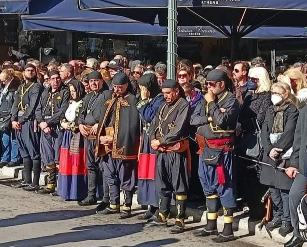 &Tau;&omicron; &delta;&iota;&kappa;ό &sigma;&alpha;&sigmaf; &sigma;&chi;ό&lambda;&iota;&omicron;: Ή&mu;&omicron;&upsilon;&nu; &kappa;&iota; &epsilon;&gamma;ώ &epsilon;&kappa;&epsilon;ί