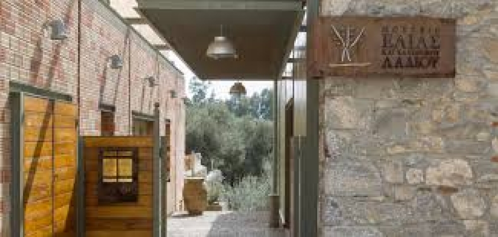 &Tau;&omicron; &nu;&tau;&omicron;&kappa;&iota;&mu;&alpha;&nu;&tau;έ&rho; &laquo;&Mu;ά&nu;&eta;, &omicron;&iota; &Alpha;&kappa;&rho;ί&tau;&epsilon;&sigmaf; &tau;&omega;&nu; &Alpha;&gamma;&gamma;έ&lambda;&omega;&nu;&raquo; &sigma;&tau;&omicron; &Mu;&omicron;&upsilon;&sigma;&epsilon;ί&omicron; &Epsilon;&lambda;&iota;ά&sigmaf; &kappa;&alpha;&iota; &Lambda;&alpha;&delta;&iota;&omicron;ύ