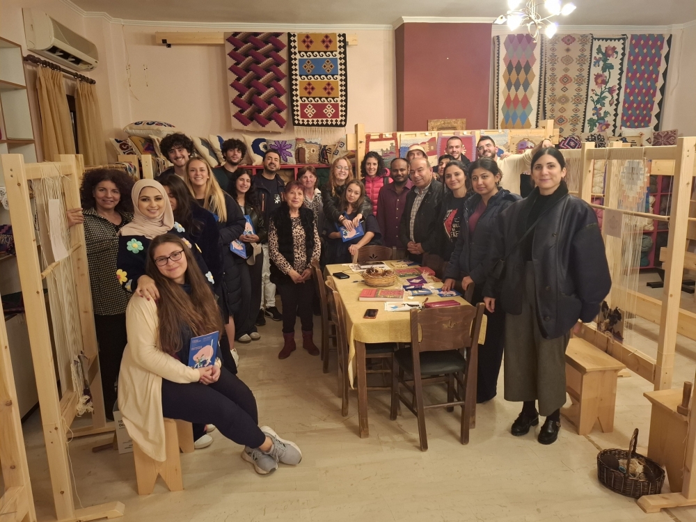 &Pi;&omicron;&lambda;ύ&tau;&iota;&mu;&alpha; &delta;&iota;&delta;ά&gamma;&mu;&alpha;&tau;&alpha; &kappa;&alpha;&tau;ά &tau;&eta;&sigmaf; &beta;ί&alpha;&sigmaf;  &gamma;&iota;&alpha; &sigma;&pi;&omicron;&upsilon;&delta;&alpha;&sigma;&tau;έ&sigmaf; &alpha;&pi;ό 8 &chi;ώ&rho;&epsilon;&sigmaf; &sigma;&tau;&eta; &Lambda;&alpha;&kappa;&omega;&nu;ί&alpha;