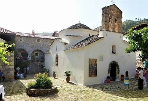 Με λαμπρότητα πανηγύρισε η ΙΜ Αγίων Αναργύρων Πάρνωνα (ΦΩΤΟ)