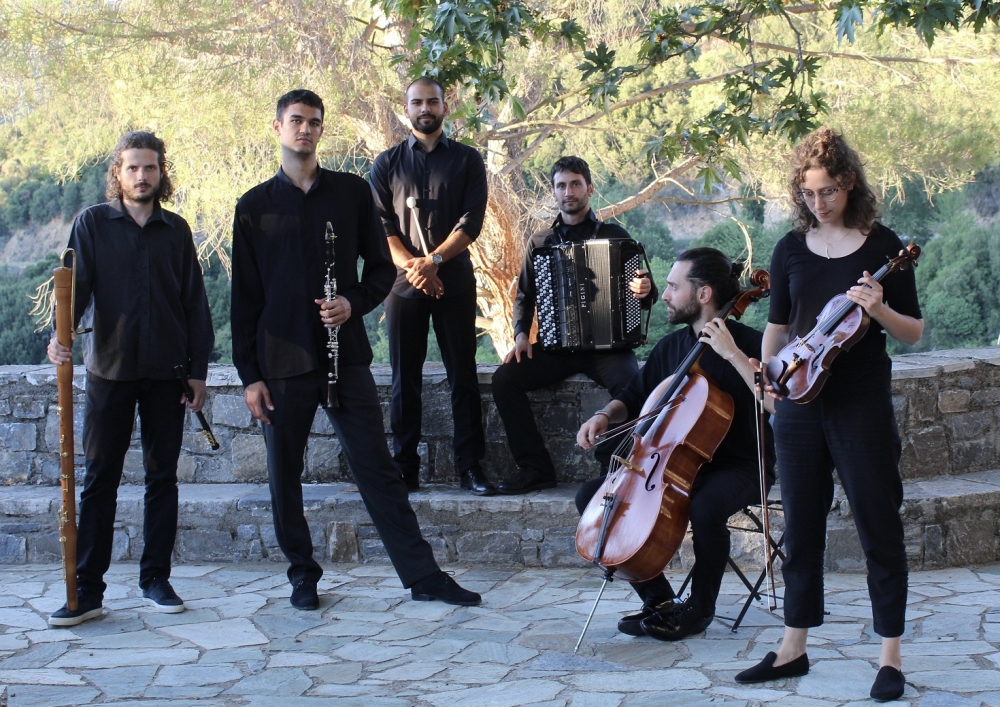 &laquo;Ό&rho;&omicron;&sigmaf; Ensemble&raquo;: &Eta; &mu;&epsilon;&gamma;ά&lambda;&eta; &sigma;&upsilon;&nu;&alpha;&upsilon;&lambda;ί&alpha; &sigma;&tau;&omicron; &chi;&omega;&rho;&iota;ό &pi;&omicron;&upsilon; &gamma;&epsilon;&nu;&nu;ή&theta;&eta;&kappa;&epsilon;