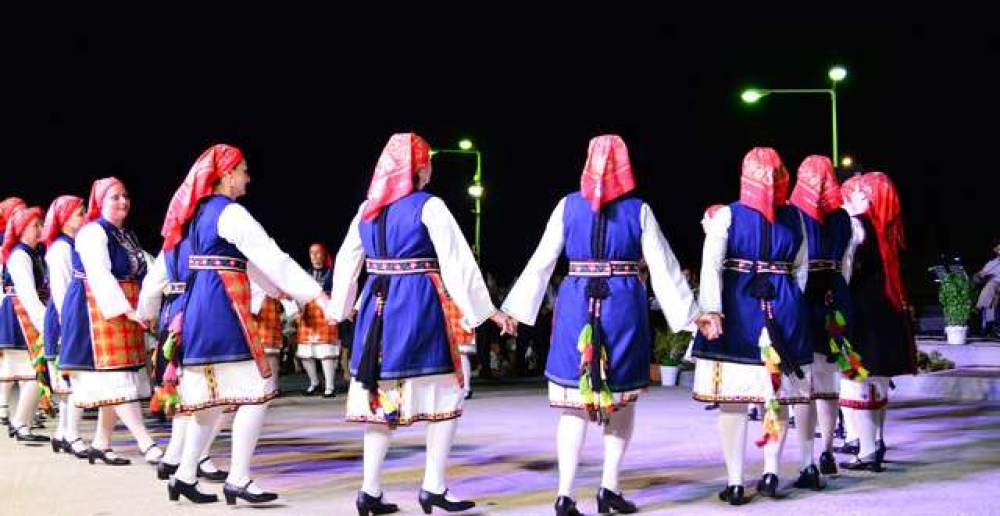 &laquo;&Beta;&alpha;&tau;&iota;&kappa;&iota;ώ&tau;&iota;&kappa;&omicron; &Phi;&epsilon;&sigma;&tau;&iota;&beta;ά&lambda; &Pi;&alpha;&rho;&alpha;&delta;&omicron;&sigma;&iota;&alpha;&kappa;ώ&nu; &Chi;&omicron;&rho;ώ&nu;&raquo;  &gamma;&iota;&alpha; &pi;&rho;ώ&tau;&eta; &phi;&omicron;&rho;ά &sigma;&tau;&eta; &Nu;&epsilon;ά&pi;&omicron;&lambda;&eta;