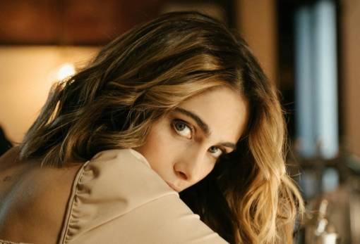 Όταν το σώμα «μιλάει»: Τα σημάδια έλξης που δεν λέγονται με λόγια