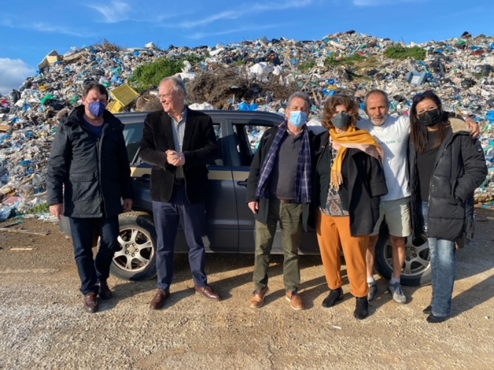 &Alpha;&gamma;&alpha;&pi;ά &tau;&omicron;&nu; ά&nu;&theta;&rho;&omega;&pi;&omicron; &kappa;&alpha;&iota; &tau;&omicron; &pi;&epsilon;&rho;&iota;&beta;ά&lambda;&lambda;&omicron;&nu; &kappa;&alpha;&iota; &tau;&omicron; &delta;&epsilon;ί&chi;&nu;&epsilon;&iota; &sigma;&tau;&eta;&nu; &pi;&rho;ά&xi;&eta;