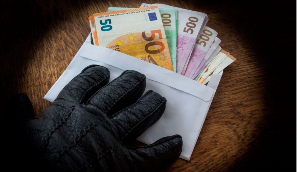 &Delta;&eta;&mu;ό&sigma;&iota;&omicron;: &Zeta;&eta;&mu;&iota;ά 13,4 &epsilon;&kappa;. &epsilon;&upsilon;&rho;ώ &alpha;&pi;ό &epsilon;&tau;&alpha;&iota;&rho;&epsilon;ί&epsilon;&sigmaf; - &phi;&alpha;&nu;&tau;ά&sigma;&mu;&alpha;&tau;&alpha;