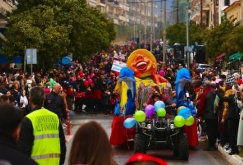 Η Σπάρτη παρελαύνει στους ρυθμούς της Αποκριάς!