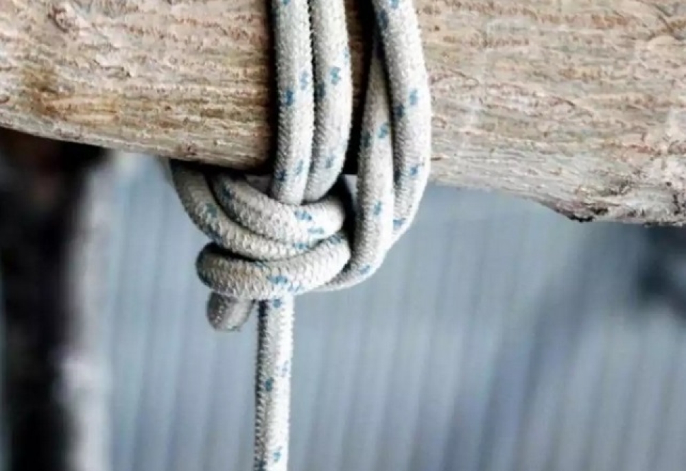 &Tau;&rho;&alpha;&gamma;&iota;&kappa;ή &kappa;&alpha;&tau;ά&lambda;&eta;&xi;&eta; &gamma;&iota;&alpha; ά&nu;&delta;&rho;&alpha; &sigma;&tau;&eta; &Mu;ά&nu;&eta;: &Beta;&rho;έ&theta;&eta;&kappa;&epsilon; &alpha;&pi;&alpha;&gamma;&chi;&omicron;&nu;&iota;&sigma;&mu;έ&nu;&omicron;&sigmaf; &sigma;&epsilon; &chi;&omega;&rho;ά&phi;&iota;