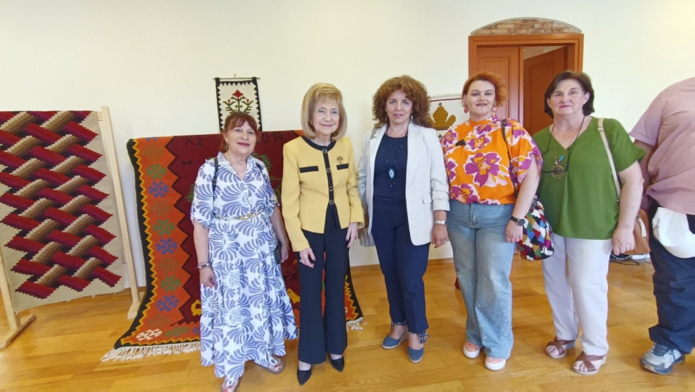 &Alpha;&pi;ό &tau;&omicron; &Gamma;&epsilon;&rho;ά&kappa;&iota; &sigma;&tau;&omicron; &Beta;&upsilon;&zeta;ά&nu;&tau;&iota;&omicron;: &Eta; &Upsilon;&phi;&alpha;&nu;&tau;&iota;&kappa;ή &Tau;έ&chi;&nu;&eta; &pi;&alpha;&rho;&omicron;ύ&sigma;&alpha; &sigma;&tau;&eta;&nu; &eta;&mu;&epsilon;&rho;ί&delta;&alpha; &tau;&omicron;&upsilon; &Iota;&Nu;&Epsilon;&Beta;&Upsilon;&Pi;