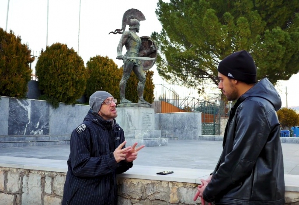 &Omicron; Dj S &mu;&iota;&lambda;ά&epsilon;&iota; &sigma;&tau;&omicron;&nu; &Sigma;&pi;&alpha;&rho;&tau;&iota;ά&tau;&eta; &Gamma;. &Delta;&iota;&alpha;&kappa;&omicron;&upsilon;&mu;ά&kappa;&omicron; &laquo;&epsilon;&nu;ώ&pi;&iota;&omicron;&nu;&raquo; &tau;&omicron;&upsilon; &Lambda;&epsilon;&omega;&nu;ί&delta;&alpha;! (VIDEO)