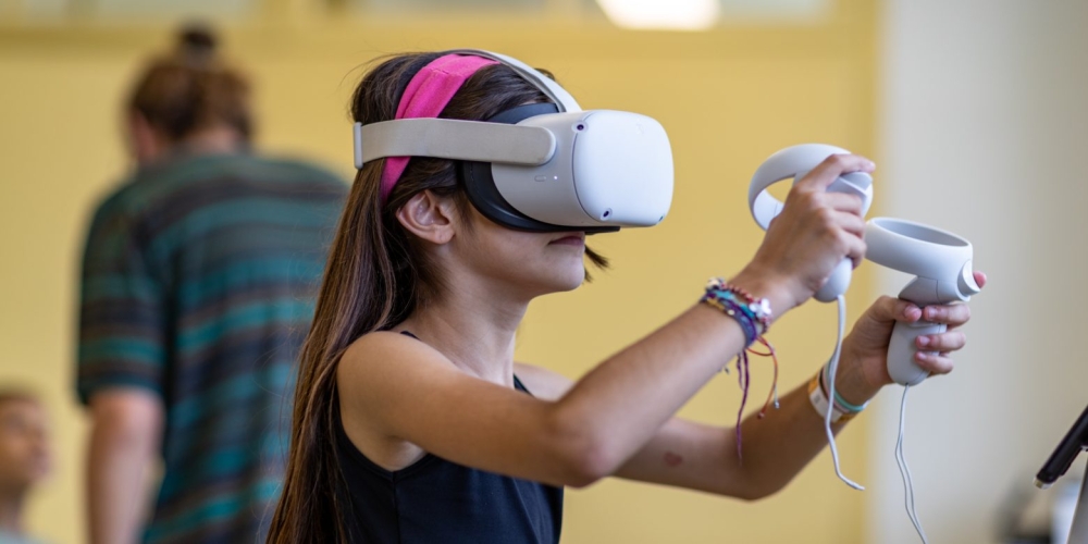 Virtual reality &amp; Gaming &sigma;&tau;&omicron; V.Lab &sigma;&tau;&eta; &Beta;&alpha;&mu;&beta;&alpha;&kappa;&omicron;ύ